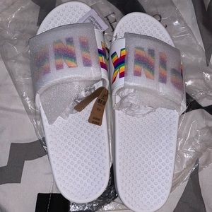 SOLD!!!!!!!
NWT pink slides
